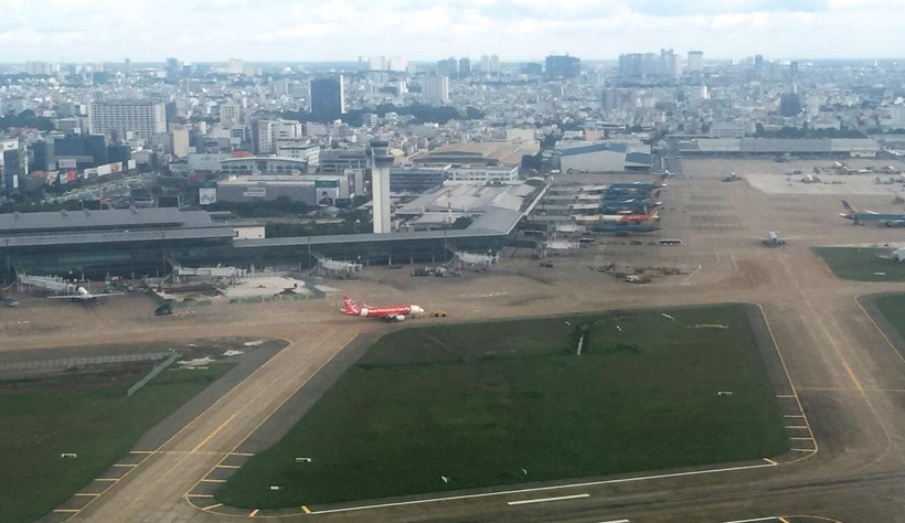 Điều hành trạm kiểm soát không lưu giúp điều hành các chuyến bay an toàn. (Ảnh: Việt Hùng/Vietnam+)