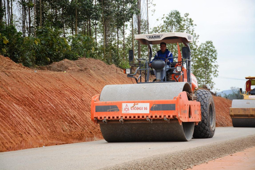 Thi công dự án đường cao tốc Bắc Giang-Lạng Sơn. (Ảnh: Việt Hùng/Vietnam+)