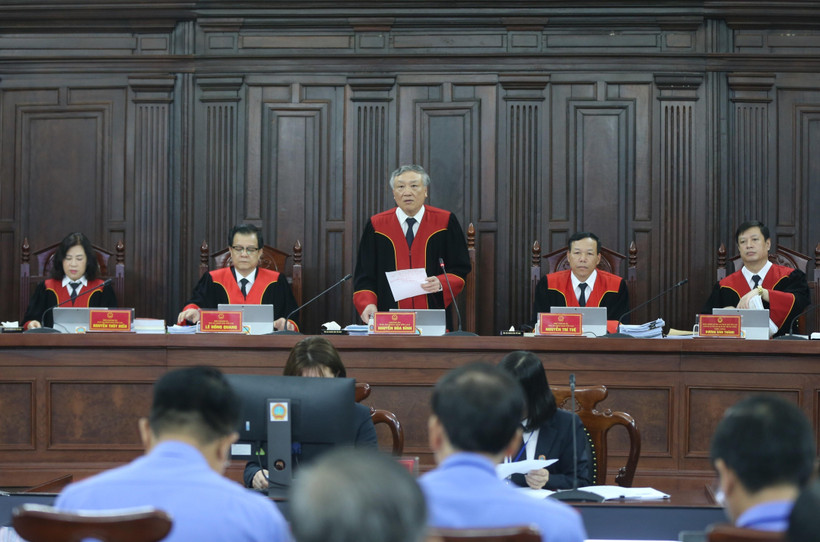 Chánh án Tòa án nhân dân Tối cao Nguyễn Hòa Bình, Chủ tọa phiên tòa phát biểu khai mạc phiên xét xử. (Ảnh: Doãn Tấn/TTXVN)