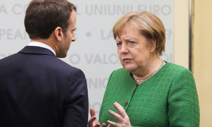 Tổng thống Pháp Macron (trái) và Thủ tướng Đức Merkel. (Nguồn: EPA)