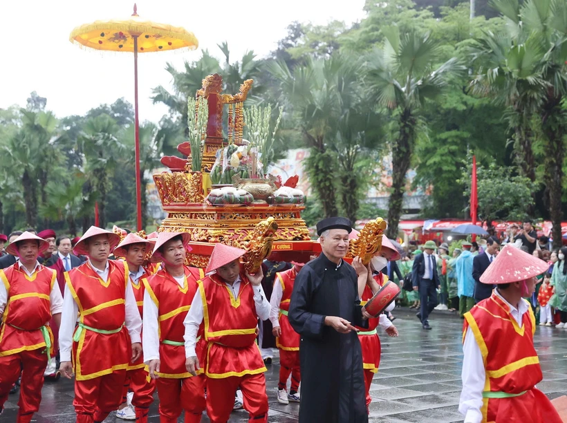 Nghi lễ rước trong Lễ dâng hương tưởng niệm các Vua Hùng năm 2023. (Ảnh: Thống Nhất/TTXVN)