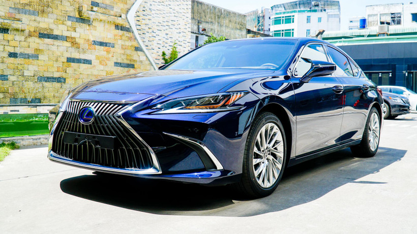 Ngoại hình Lexus ES 300h phiên bản mới. (Ảnh nguồn: TMV)