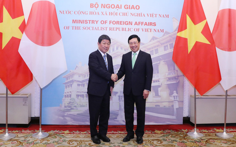 Phó Thủ tướng, Bộ trưởng Bộ Ngoại giao Phạm Bình Minh với Bộ trưởng Ngoại giao Nhật Bản Motegi Toshimitsu. (Ảnh: Lâm Khánh/TTXVN)