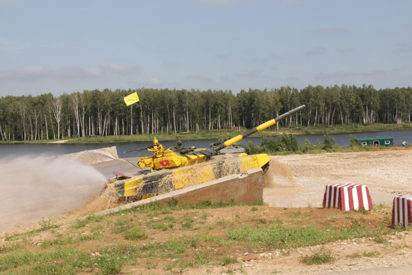 Đội tuyển Việt Nam thi đấu nội dung 'Đua xe tăng' tại Hội thao quân sự quốc tế 2018. (Ảnh Dương Trí/TTXVN)