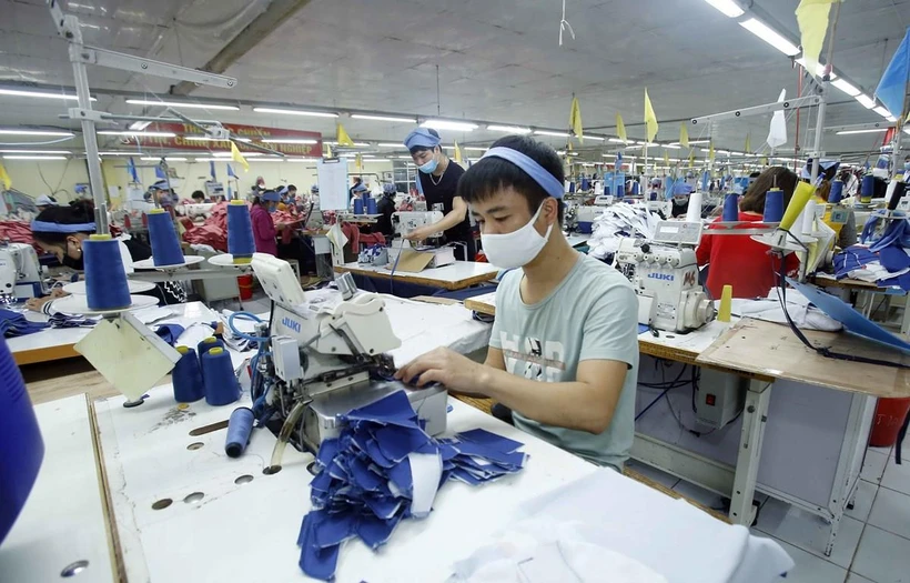 Sản xuất sản phẩm may mặc tại Công ty Cổ phần may Tiên Hưng (huyện Tiên Lữ, Hưng Yên). (Ảnh: Phạm Kiên/TTXVN)