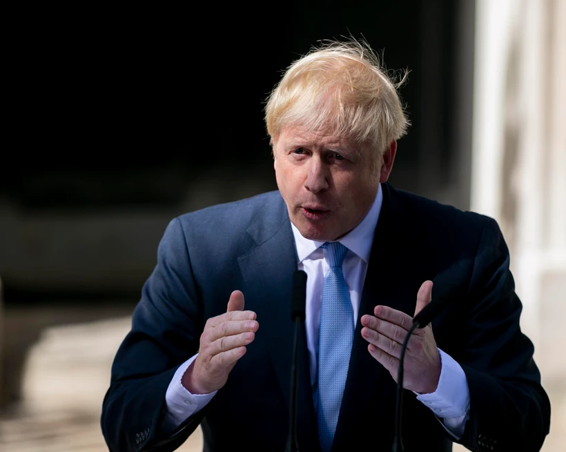 Thủ tướng Anh Boris Johnson phát biểu tại thủ đô London. (Ảnh: THX/TTXVN)