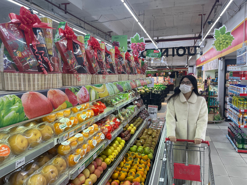 Các siêu thị đang tung nhiều chương trình kích cầu, giảm giá hàng hóa, sản phẩm thiết yếu. (Ảnh minh họa: Minh Hiếu/Vietnam+)