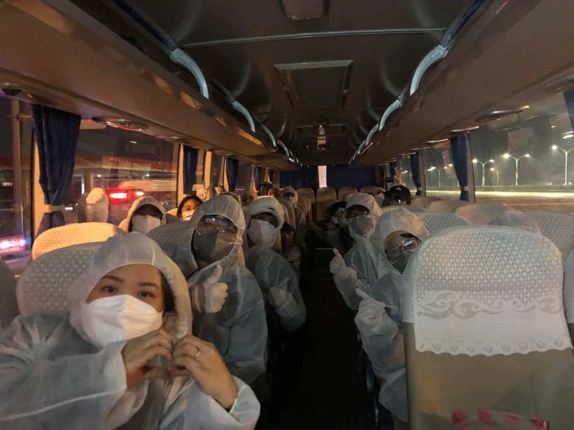 Nhóm lưu học sinh Việt Nam chuẩn bị để về Việt Nam. (Ảnh do nhân vật cung cấp)