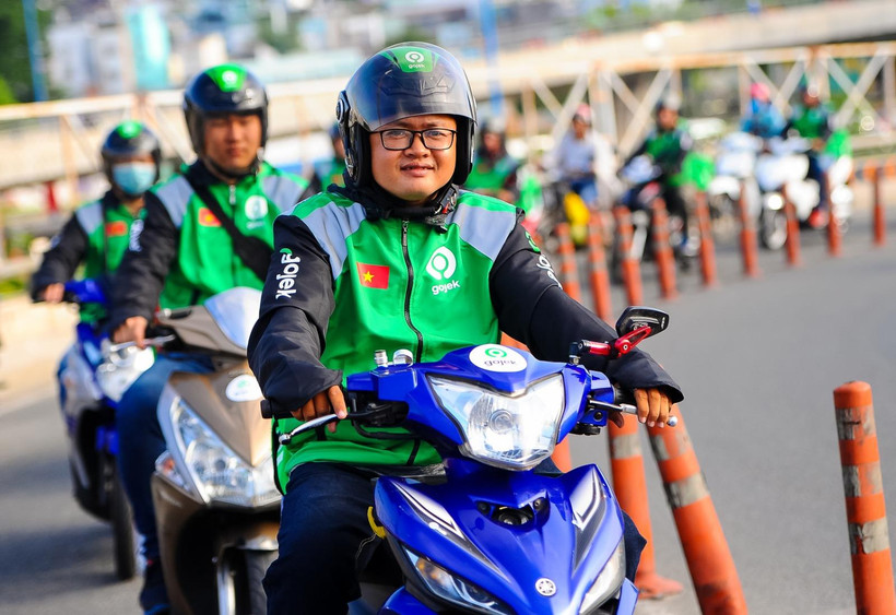 Tài xế chạy ứng dụng Gojek tại thị trường Việt Nam. (Ảnh: PV/Vietnam+)