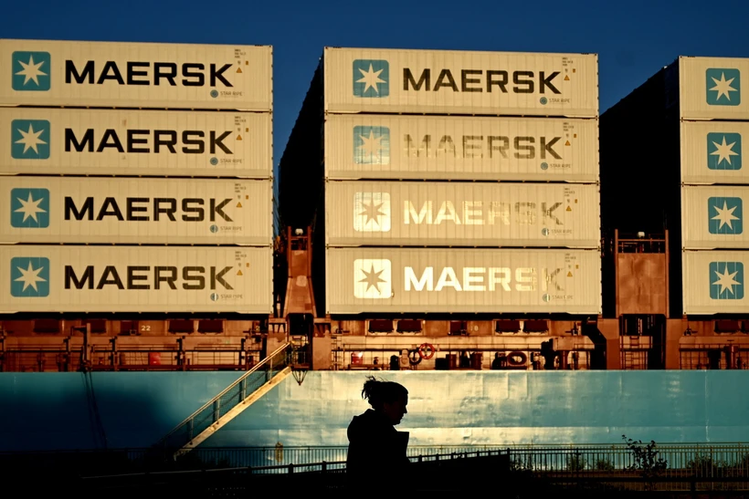 Tàu container của Hãng vận tải biển Maersk ở Copenhagen, Đan Mạch. (Ảnh: AFP/TTXVN)
