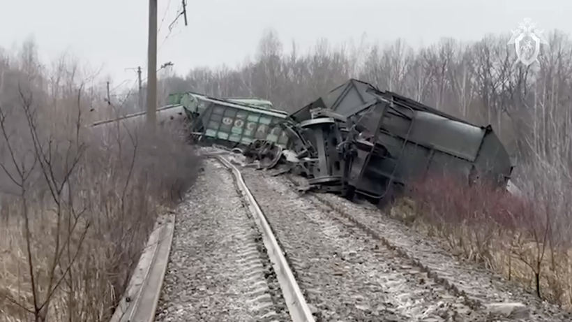 Các toa tàu bị trật bánh. (Nguồn: Moscow Times)