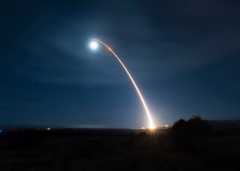 Một vụ phóng thử tên lửa đạn đạo liên lục địa (ICBM) Minuteman III tại căn cứ Vandenberg, bang California, Mỹ ngày 5/2/2020. (Ảnh: AFP/TTXVN)