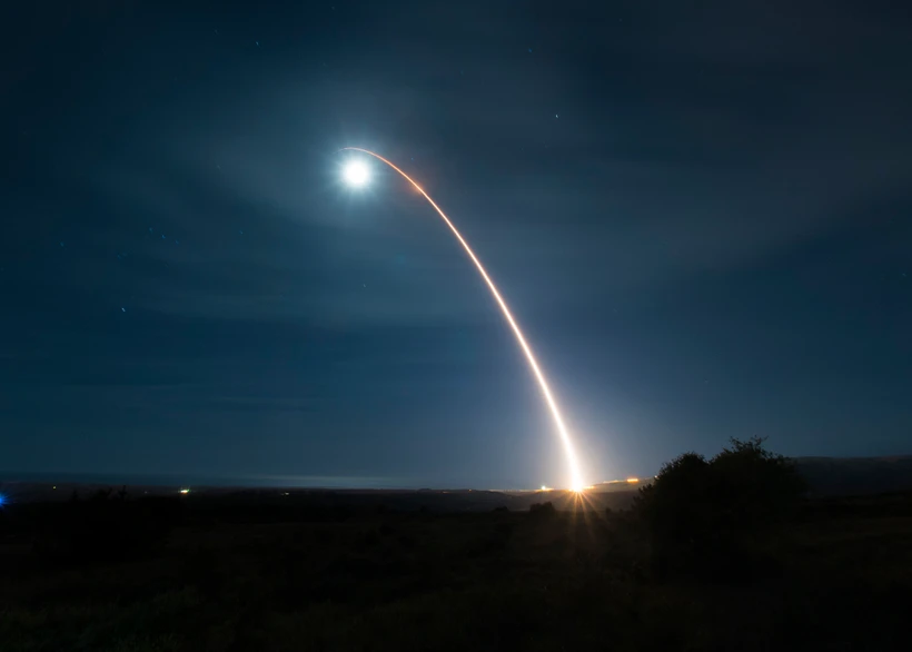 Một vụ phóng thử tên lửa đạn đạo liên lục địa (ICBM) Minuteman III tại căn cứ Vandenberg, bang California, Mỹ ngày 5/2/2020. (Ảnh: AFP/TTXVN)