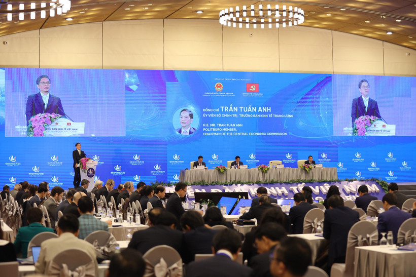 Diễn đàn Kinh tế Việt Nam lần thứ năm với chủ đề “Kinh tế Việt Nam 2023: Ổn định kinh tế vĩ mô, đảm bảo các cân đối lớn, vững vàng vượt qua thách thức,” ngày 17/12. (Ảnh: Vietnam+)