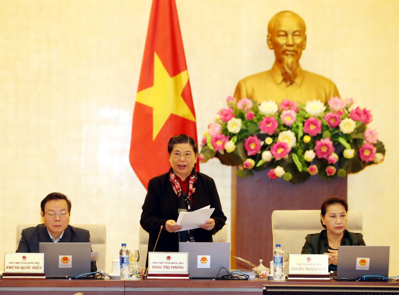 Phó Chủ tịch Thường trực Quốc hội Tòng Thị Phóng chủ trì phiên họp. (Ảnh: Trọng Đức/TTXVN) 