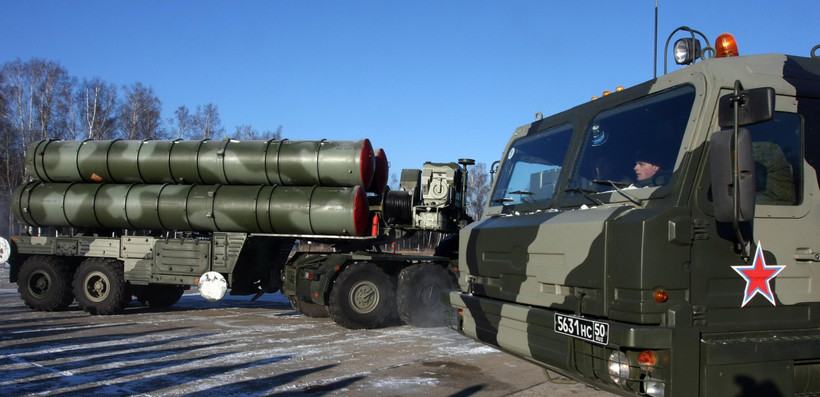 Hệ thống S-400 “Triumph” trong một cuộc diễn tập tại Elektrostal, ngoại ô Moskva, Nga, ngày 2/12/2010. (Ảnh: AFP/ TTXVN) 