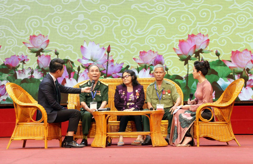 Giao lưu giữa các đại biểu thương binh nặng tiêu biểu toàn quốc năm 2019 tại buổi gặp mặt. (Ảnh: Anh Tuấn/TTXVN) 