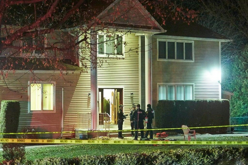 Cảnh sát điều tra tại hiện trường vụ tấn công bằng dao ở New York, Mỹ ngày ngày 28/12. (Ảnh: The New York Times/TTXVN)