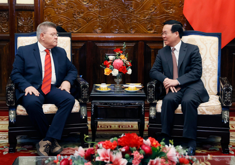 Chủ tịch nước Võ Văn Thưởng tiếp Tổng thư ký Liên hiệp Công đoàn Thế giới Pambis Kyritsis. (Ảnh: Thống Nhất/TTXVN)