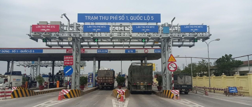 Trạm thu phí trên Quốc lộ 5 chính thức thu phí tự động không dừng từ ngày 12/3 tới. (Ảnh: Việt Hùng/Vietnam+)