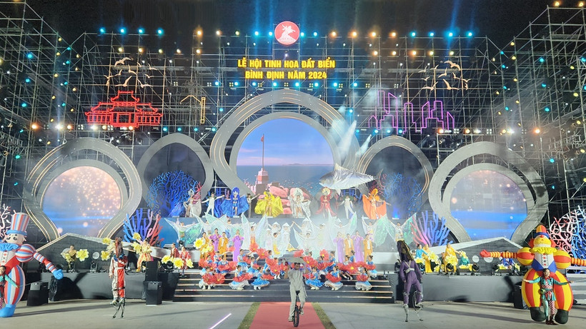 Các tiết mục văn nghệ đặc sắc trình diễn tại lễ khai mạc. (Ảnh: Sỹ Thắng/TTXVN)