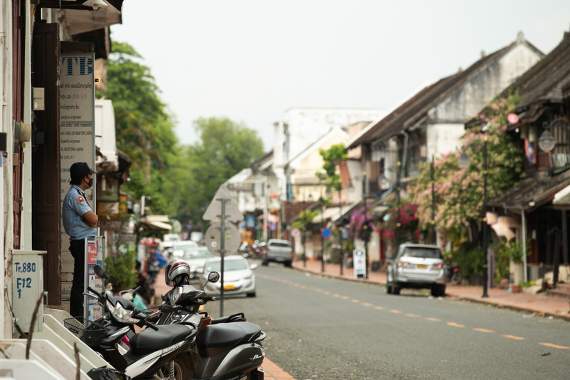 Cảnh vắng vẻ trên một đường phố do dịch COVID-19 tại Luang Prabang, Lào. (Ảnh: THX/TTXVN)
