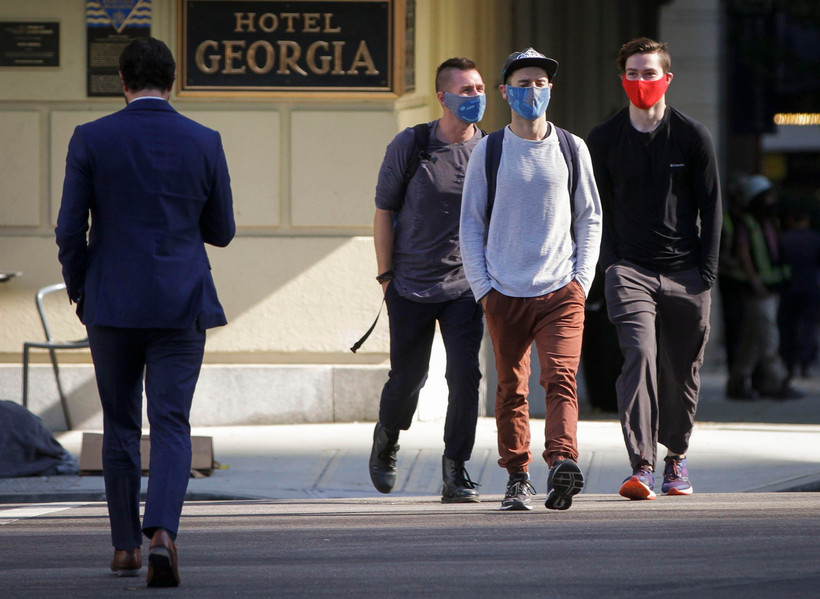 Người dân đeo khẩu trang phòng lây nhiễm COVID-19 tại Vancouver, Canada, ngày 22/9/2020. (Ảnh: THX/ TTXVN)