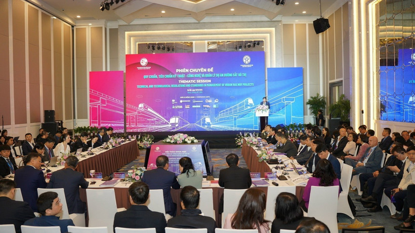 Hội thảo chuyên đề “Quy chuẩn, tiêu chuẩn kỹ thuật-công nghệ và quản lý dự án đường sắt đô thị” do thành phố Hà Nội và Thành phố Hồ Chí Minh tổ chức. (Ảnh: TTXVN phát)