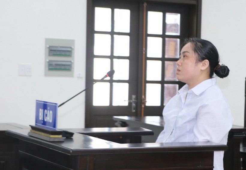 Bị cáo Ong Thị Bích Ngọc tại phiên xét xử sơ thẩm của Tòa án nhân dân tỉnh Bạc Liêu. (Ảnh: Tuấn Kiệt/TTXVN)