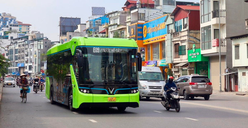Tuyến buýt điện E09 của Vinbus đã đưa vào vận hành, khai thác tại thành phố Hà Nội. (Ảnh: CTV/Vietnam+)
