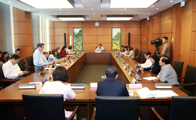 Đoàn đại biểu các tỉnh Bắc Ninh, Hưng Yên, Đắk Nông và tỉnh Bến Tre thảo luận ở tổ. (Ảnh: Doãn Tấn/TTXVN)