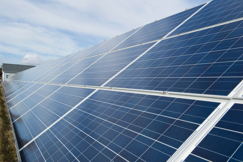 Một nhà máy điện mặt trời ở bang Maryland, Mỹ. (Ảnh: AFP/TTXVN)