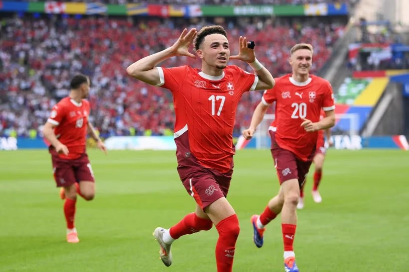 Ruben Vargas có ngày thi đấu ấn tượng để giúp Thụy Sĩ biến Italy thành cựu vương EURO. (Nguồn: Getty Images)