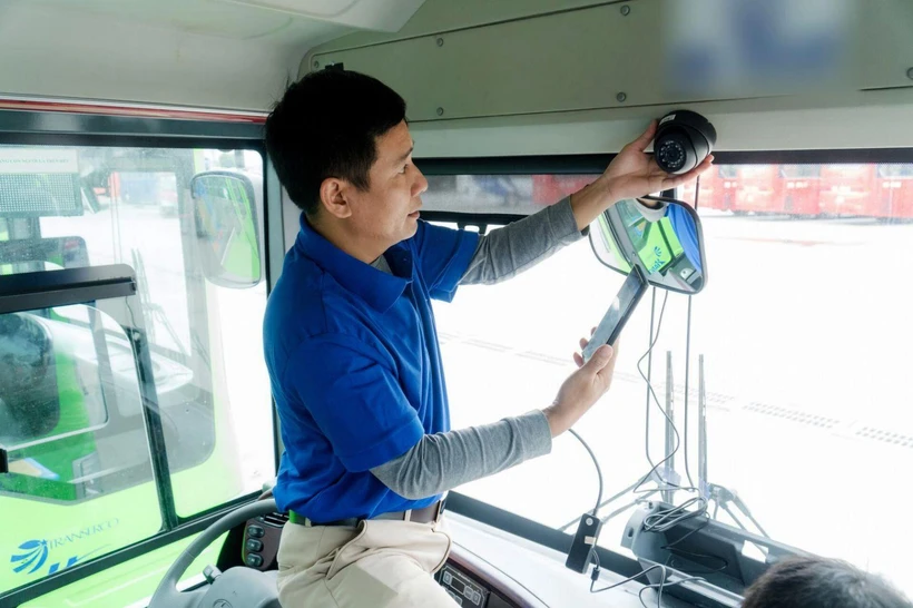 Camera lắp trong xe kinh doanh vận tải sẽ giám sát được trạng thái của lái xe. (Ảnh: CTV/Vietnam+)