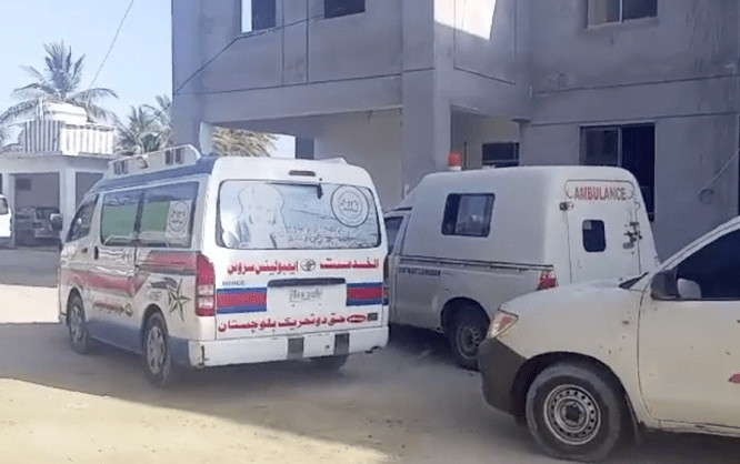 Xe cứu thương có mặt tại nơi xảy ra vụ tấn công. (Nguồn: Dawn)