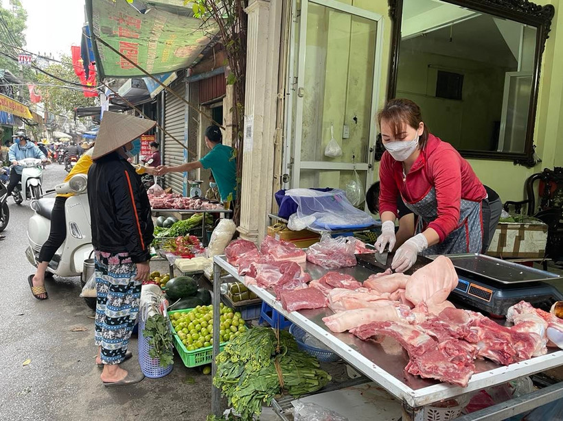 Giá thực phẩm tại các chợ truyền thống và siêu thị trên địa bàn Thủ đô ít có biến động. (Ảnh: PV/Vietnam+)