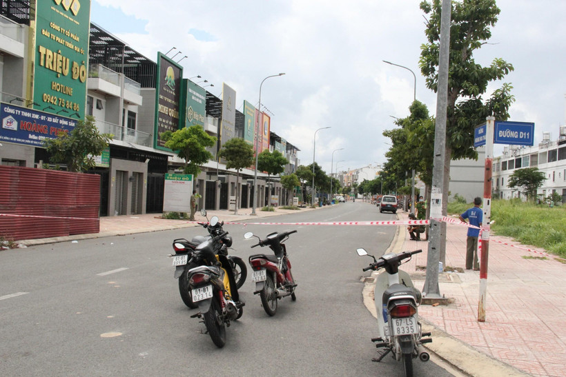 Phong tỏa khu vực xảy ra vụ việc. (Ảnh: Văn Hướng/TTXVN)