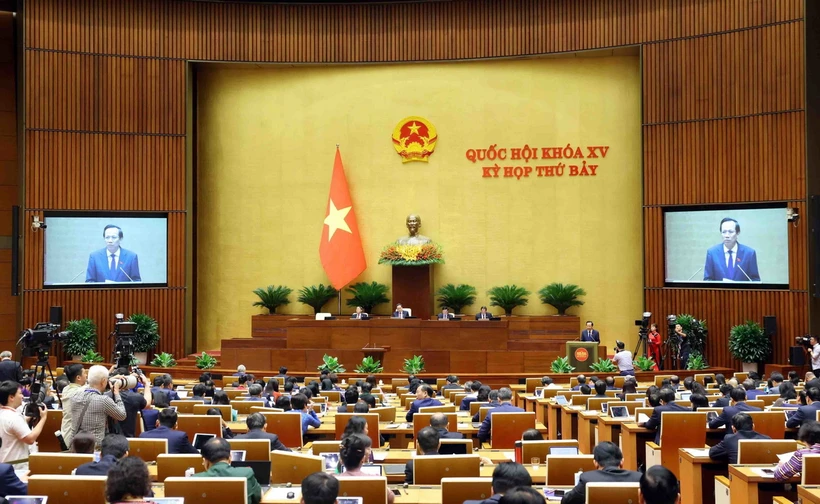 Bộ trưởng Bộ Lao động-Thương binh và Xã hội Đào Ngọc Dung, thừa ủy quyền của Thủ tướng Chính phủ trình bày Báo cáo kết quả thực hiện các mục tiêu quốc gia về bình đẳng giới năm 2023. (Ảnh: TTXVN)