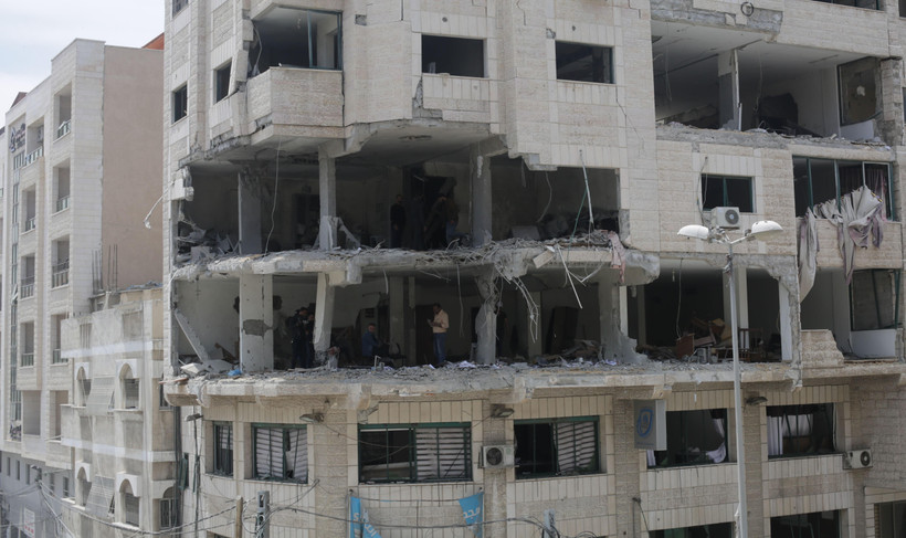 Một tòa nhà bị phá hủy sau loạt không kích của máy bay Israel xuống Dải Gaza ngày 5/5/2019. (Ảnh: THX/TTXVN)