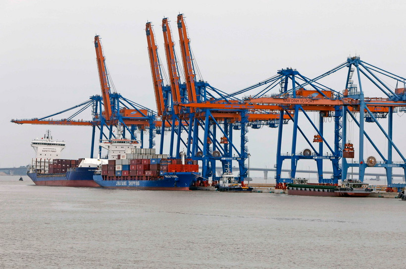 Hàng nhập khẩu qua cảng Nam Đình Vũ, Hải Phòng. (Ảnh: Trần Việt/TTXVN)