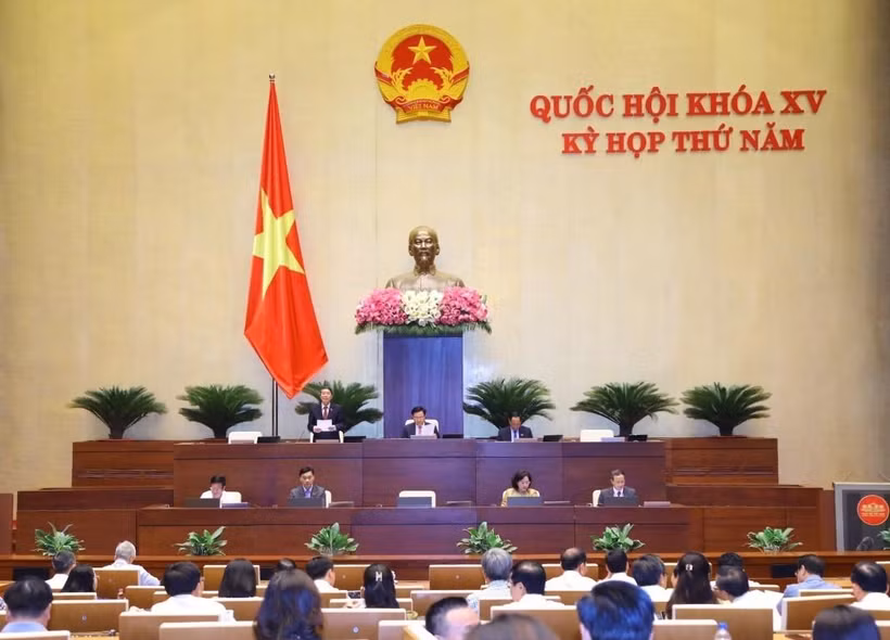 Quốc hội thảo luận tại hội trường về dự án Luật Các tổ chức tín dụng (sửa đổi). (Ảnh: Văn Điệp/TTXVN)