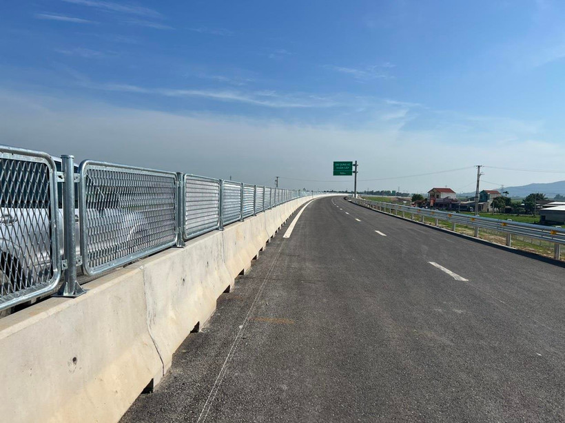 Dự án Cao tốc Quốc lộ 45-Nghi Sơn dự kiến sẽ được thông tuyến chính vào dịp nghỉ lễ Quốc khánh 2/9. (Ảnh: Việt Hùng/Vietnam+)