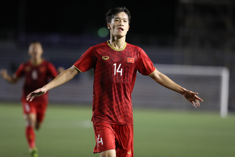 Tiền vệ Hoàng Đức (14) ăn mừng sau khi ghi bàn nâng tỷ số lên 2-1 cho U22 Việt Nam. (Ảnh: Hoàng Linh/TTXVN)