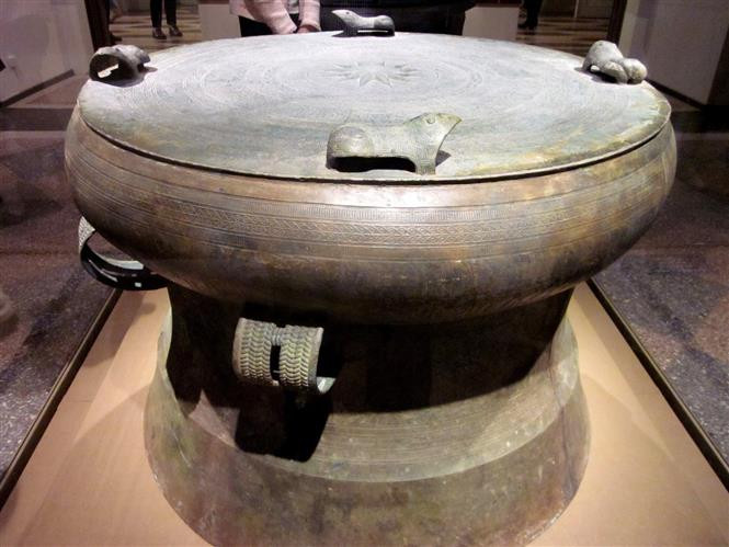 Trống đồng Đông Sơn. (Ảnh: Tâm Hằng/TTXVN)