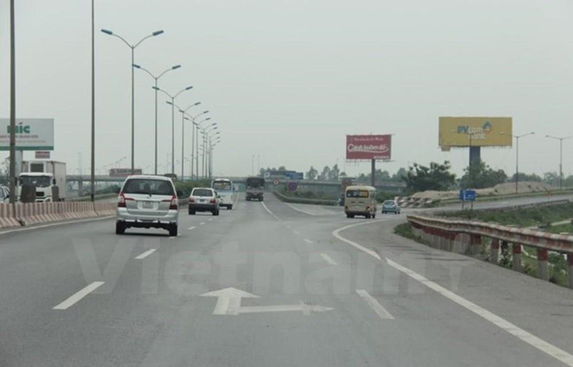 Phương tiện lưu thông trên đường cao tốc. (Ảnh: Việt Hùng/Vietnam)