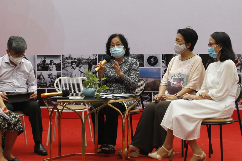 Các khách mời chia sẻ tại tọa đàm. (Ảnh: Thanh Vũ/TTXVN)