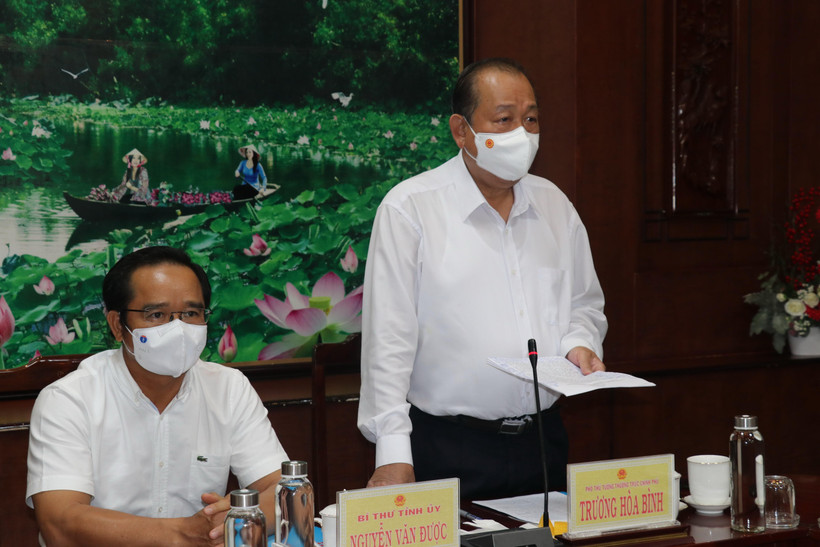 Phó Thủ tướng thường trực Trương Hòa Bình phát biểu chỉ đạo tại buổi làm việc. (Ảnh: Đức Hạnh/TTXVN)