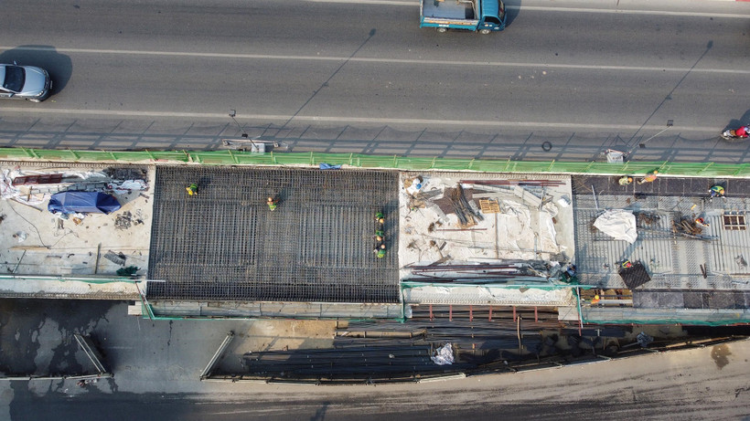 Công trường cầu vượt nút giao Mai Dịch-Vành đai 3 Hà Nội. (Nguồn: TTXVN)