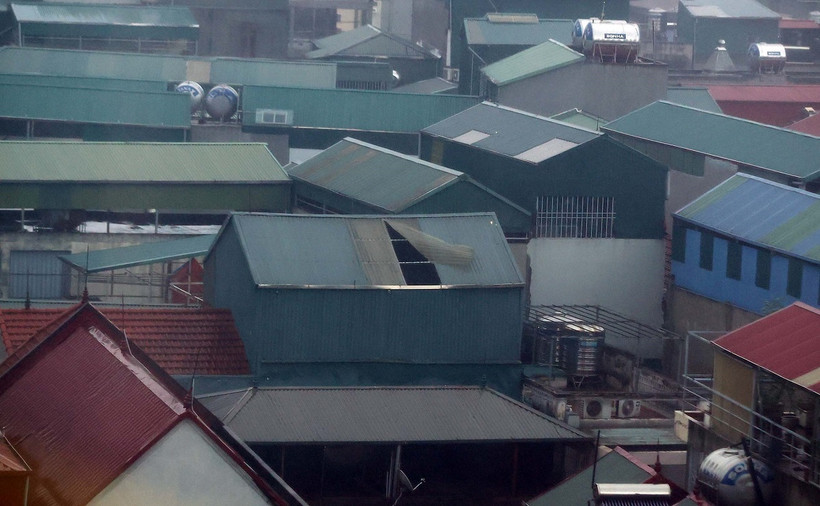 Bão số 3: Hà Nội tiếp tục di dời các hộ dân ra khỏi khu tập thể nguy hiểm cấp D