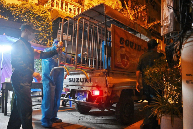 Kinh tế Việt Nam được dự báo sẽ phục hồi sau khi lệnh phong tỏa được dỡ bỏ. (Ảnh: Thành Đạt/TTXVN)